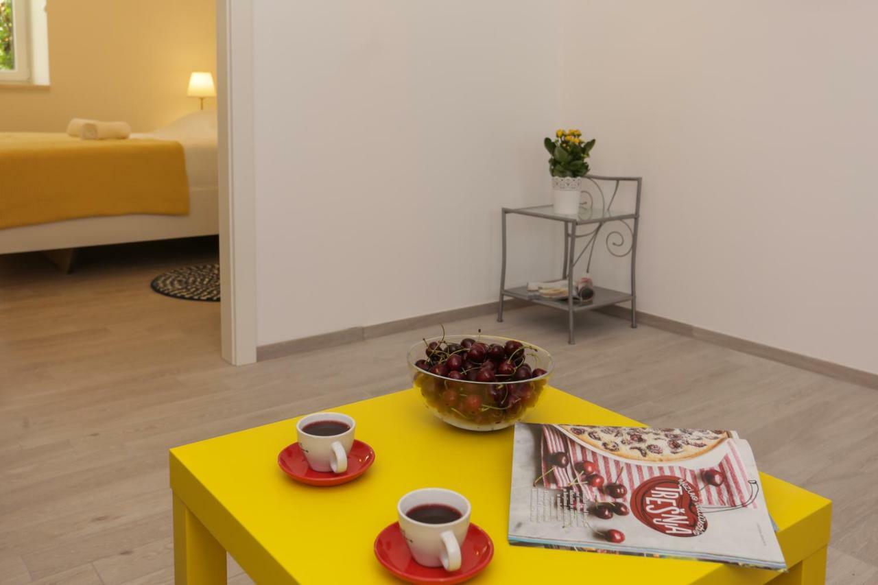 Beach Apartment Korina Sumpetar Buitenkant foto